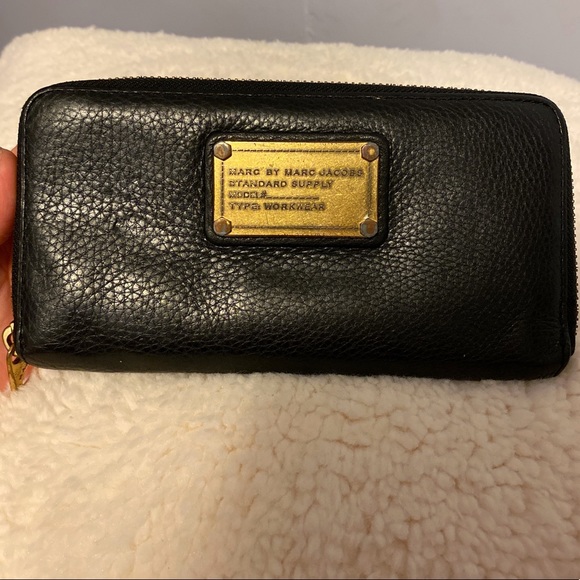 Marc by Marc Jacobs Classic Q Vertical Zippy - Picture 2 of 7